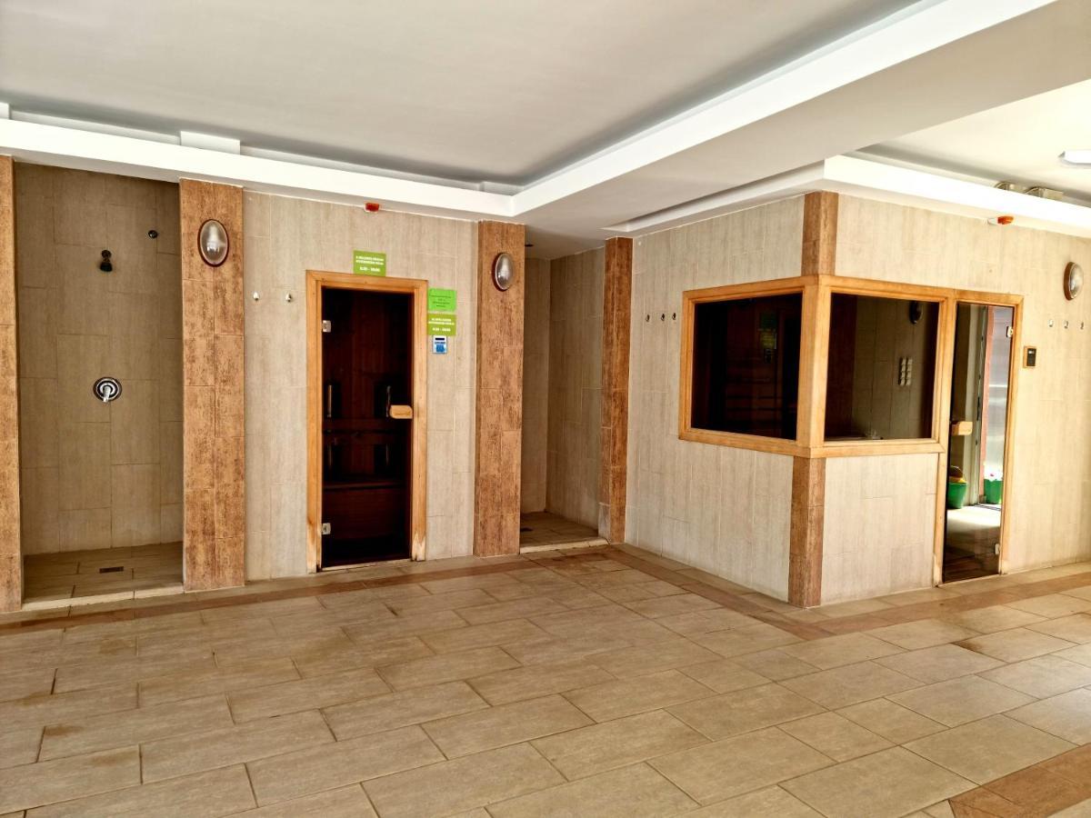 Relax Wellness Studio Hajduszoboszlo Apartment Exterior photo