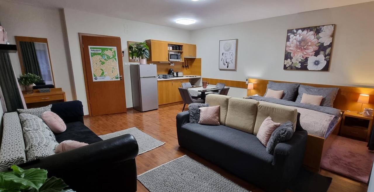 Relax Wellness Studio Hajduszoboszlo Apartment Exterior photo