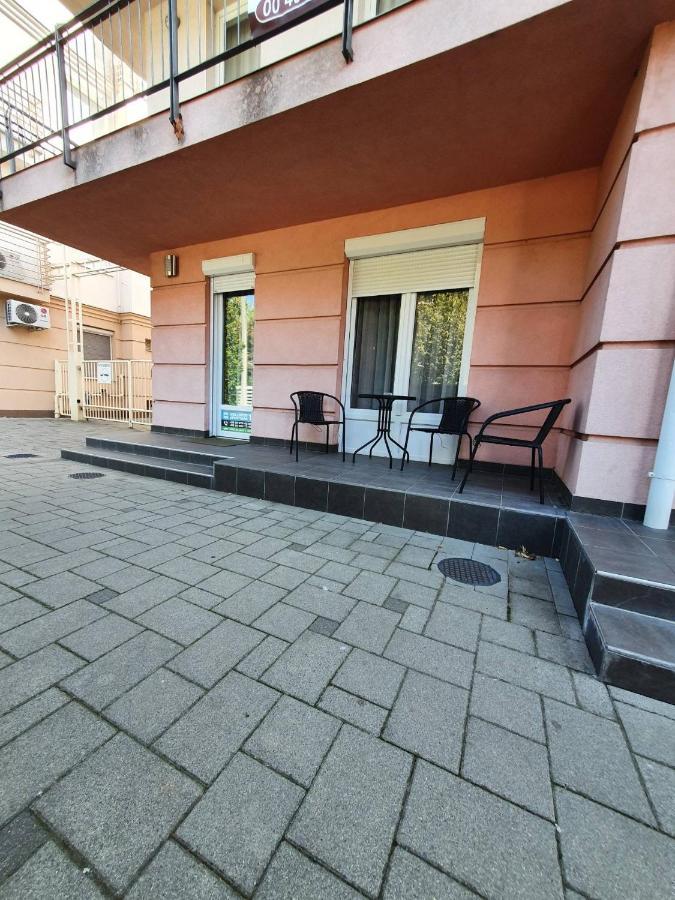 Relax Wellness Studio Hajduszoboszlo Apartment Exterior photo